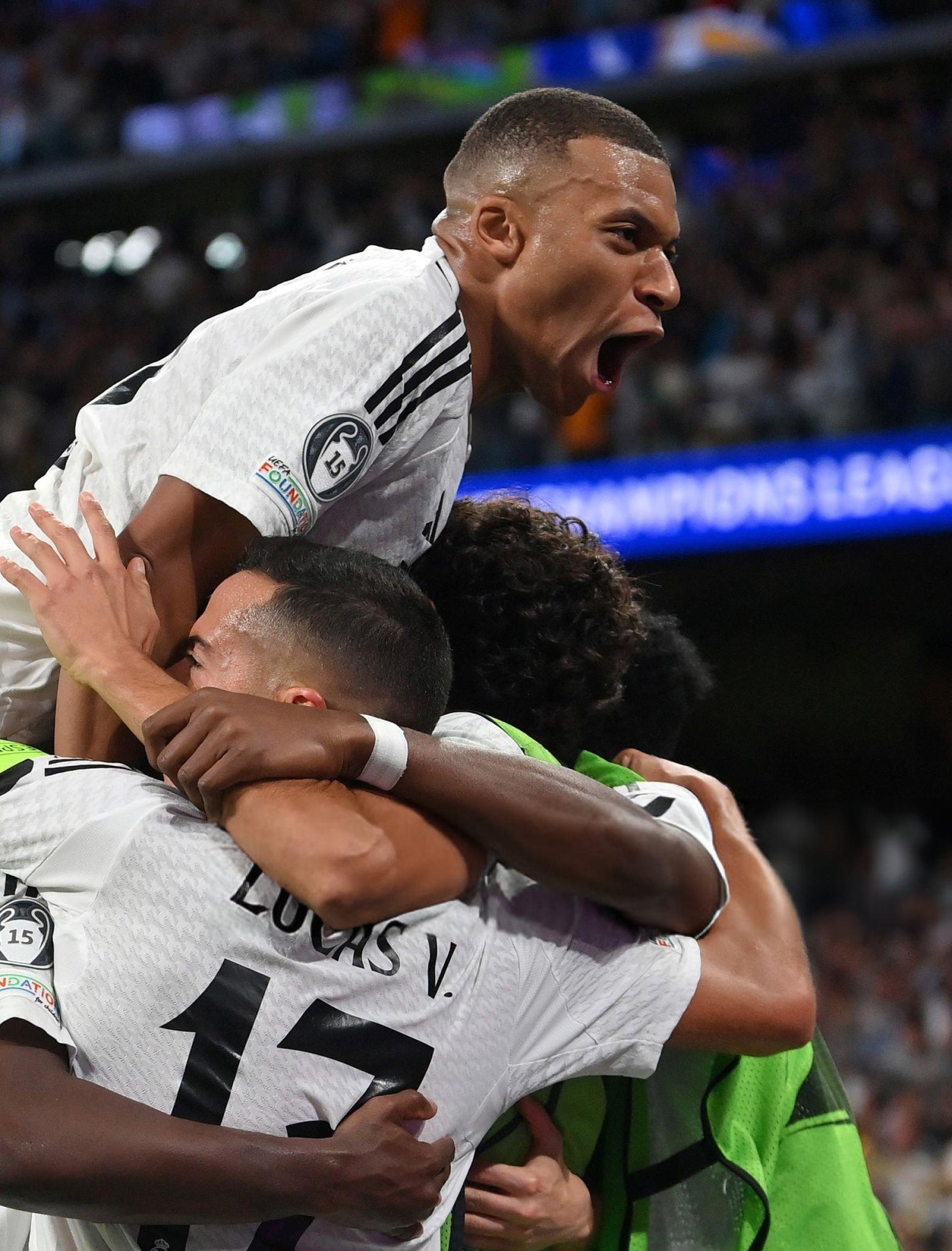 米兰体育-这也行？斯图加特围绕德国杯绝杀压哨比利亚雷亚尔关键时刻强势反弹，山东泰山遗憾出局备战亚冠的简单介绍